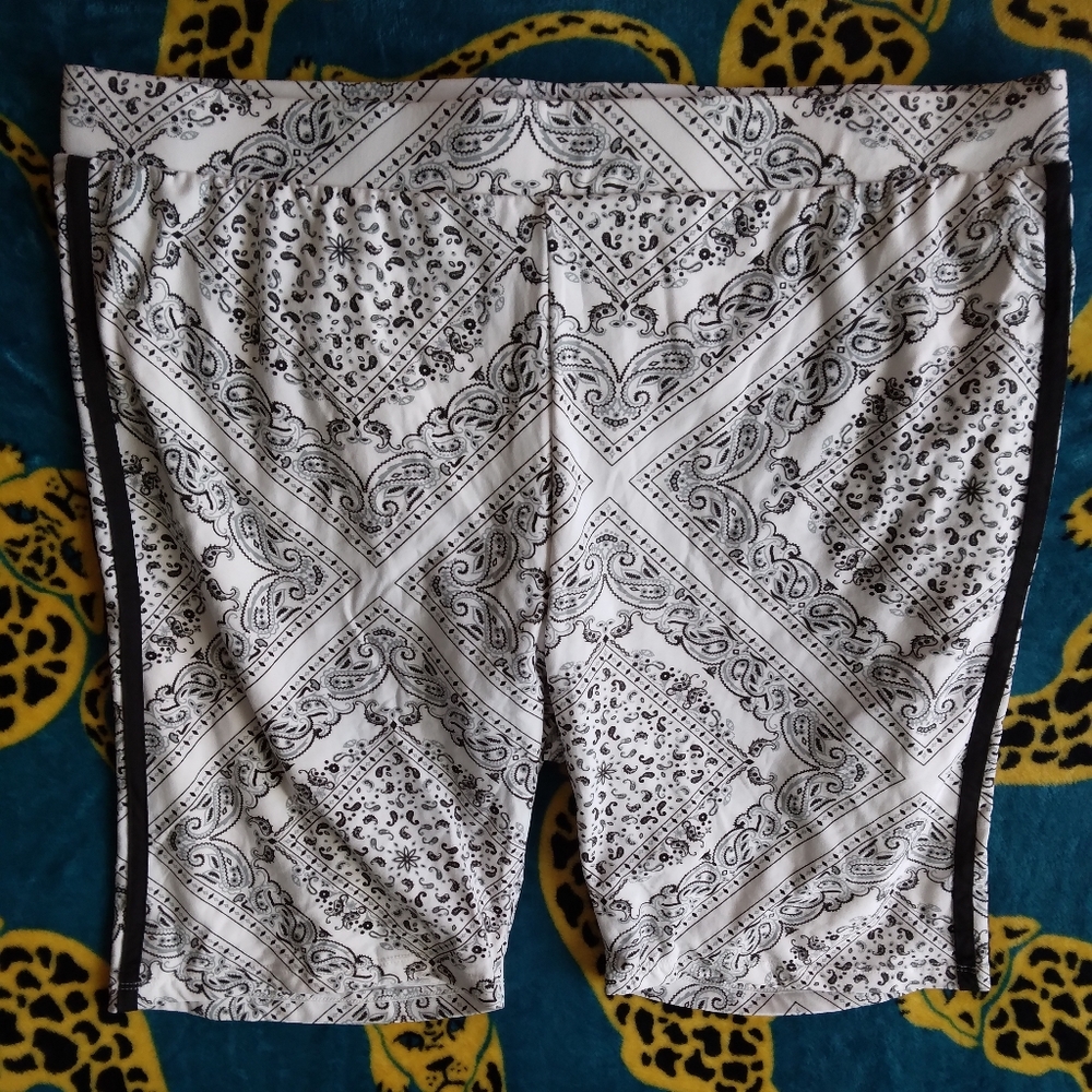 Feathers 2XL Short